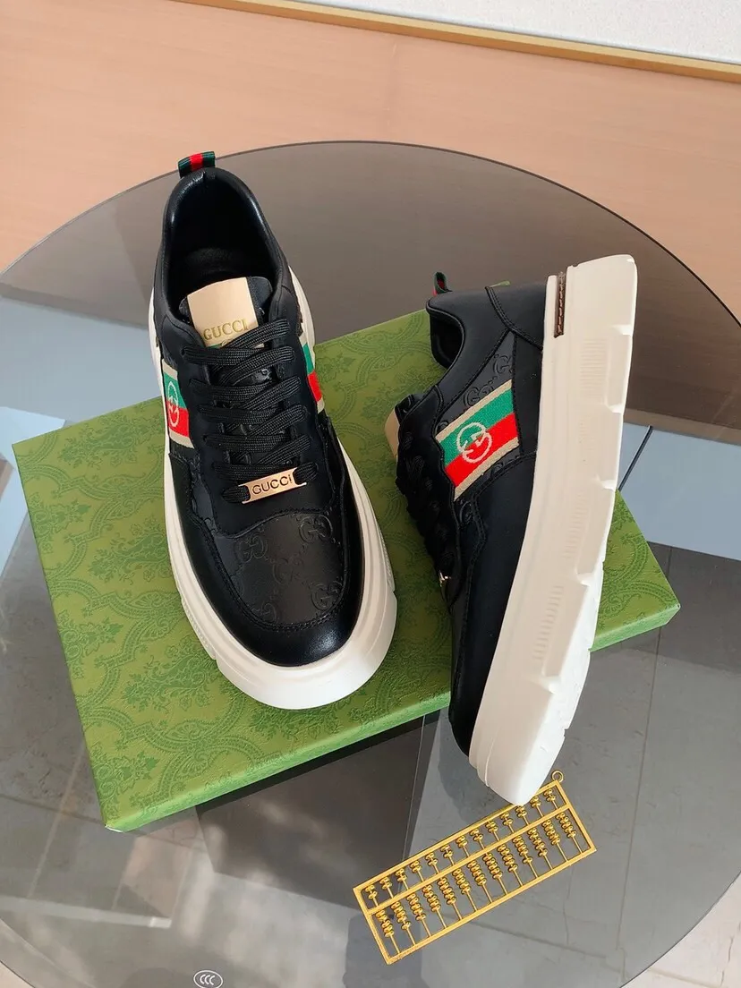 Factory price 400. The new GUCCI (Gucci) is launched at the same time, new men's shoes, 😘fabrics are selected imported cowhide, lining: sheepskin lining. 👍🏿 High-end ☄️ air-cushion molded anti-slip rubber outsole, exquisite lines, simple and elegant, comfortable and high-end for leisure travel. Code number: 38 to 44 (45 can be customized and cannot be returned or exchanged)